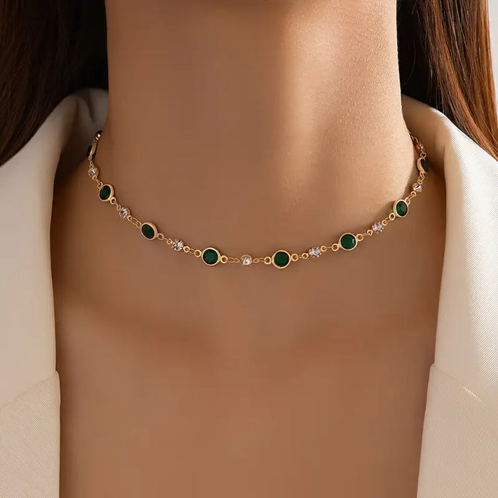 Chic Emerald Green Pendant Necklace
