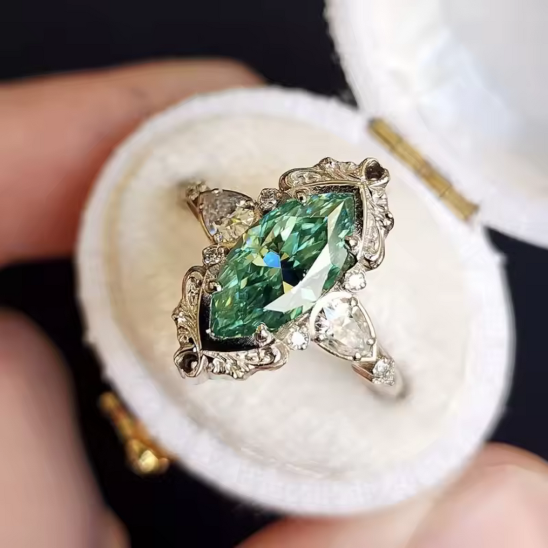 Lira Thorne Ring