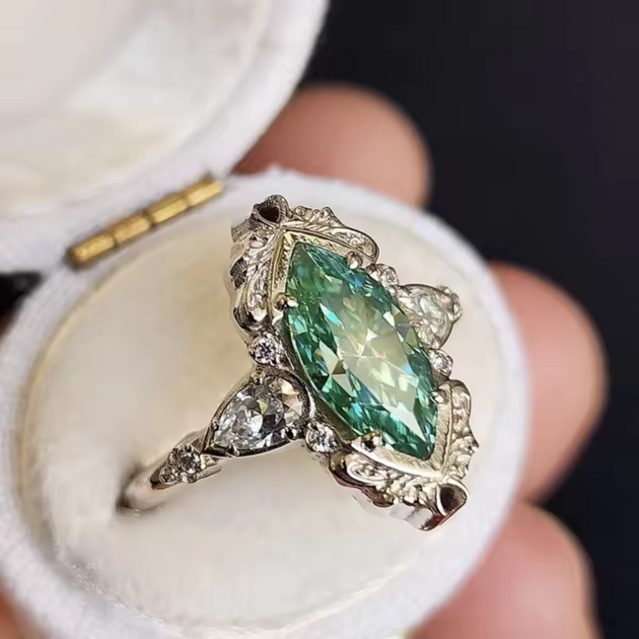 Lira Thorne Ring