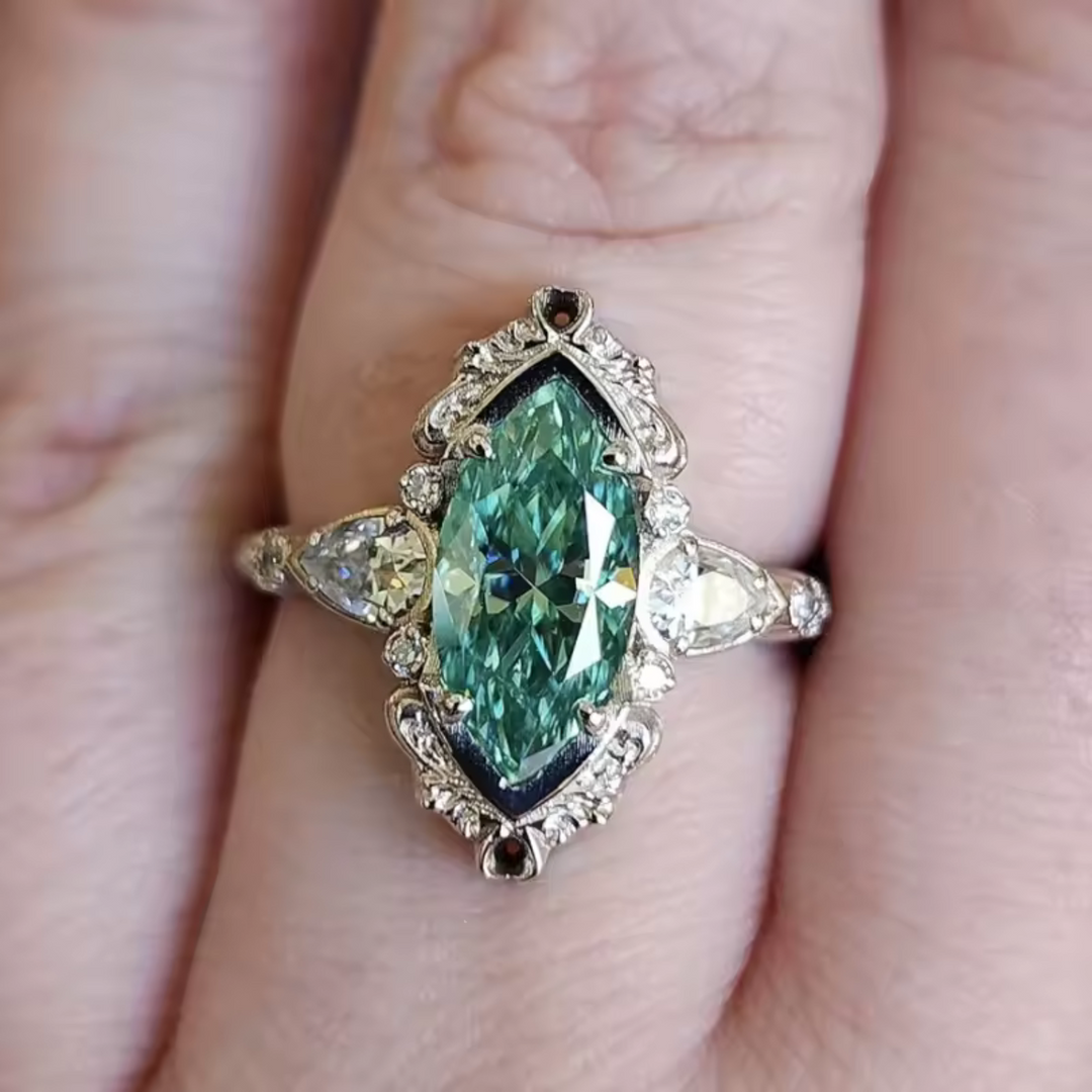 Lira Thorne Ring