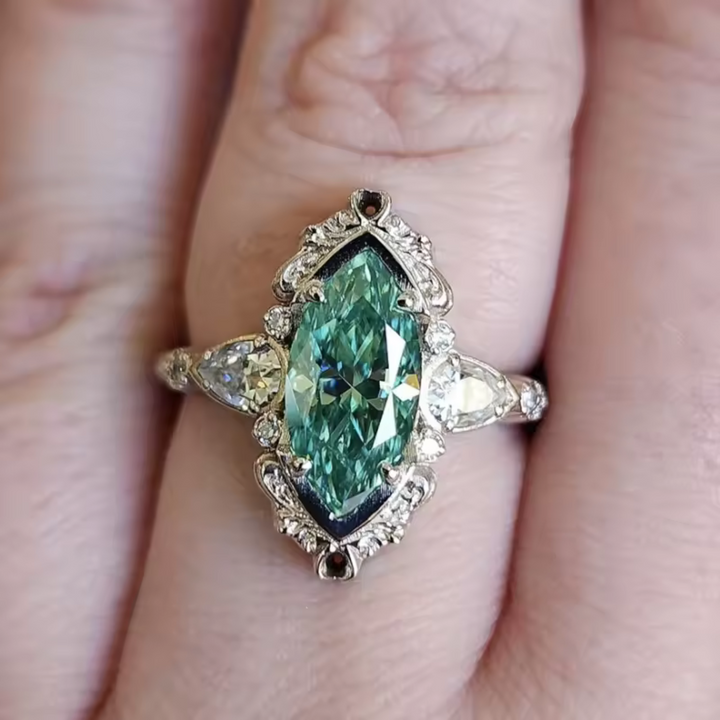 Lira Thorne Ring
